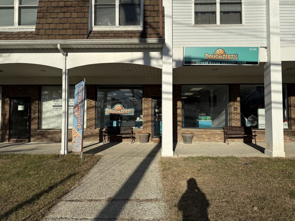 Picture of Doughzerts store front.